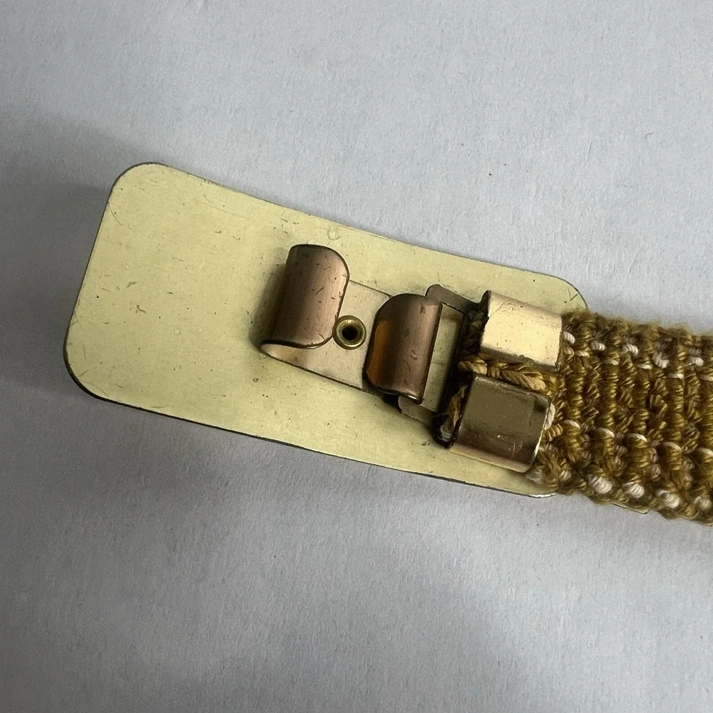 Vintage 1980s Goldtone Metal Fish Scale Elastic‎ Stretch Belt Flower Buckle EUC